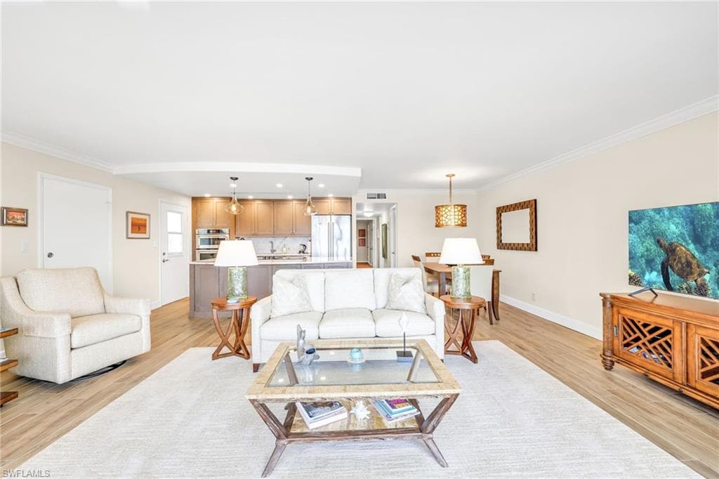 222 Harbour Dr 310, Naples, FL 34103-3