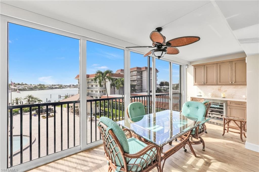 222 Harbour Dr 310, Naples, FL 34103-5