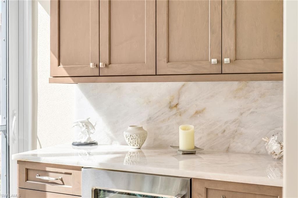 222 Harbour Dr 310, Naples, FL 34103-6