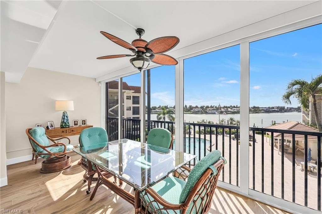 222 Harbour Dr 310, Naples, FL 34103-7