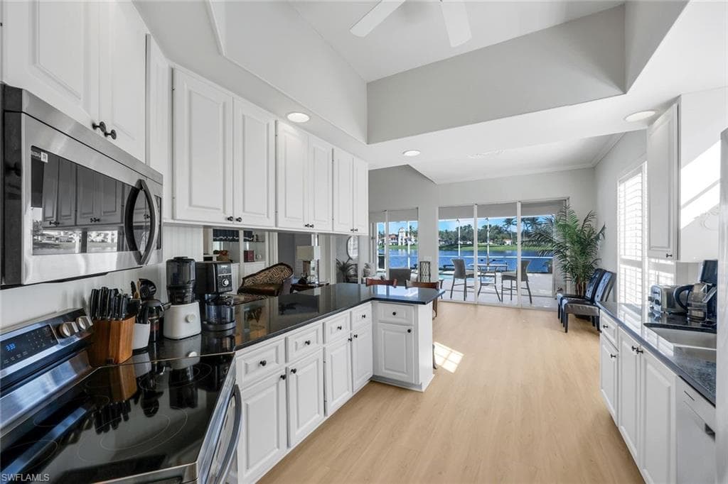 4364 Montalvo Ct, Naples, FL 34109-15