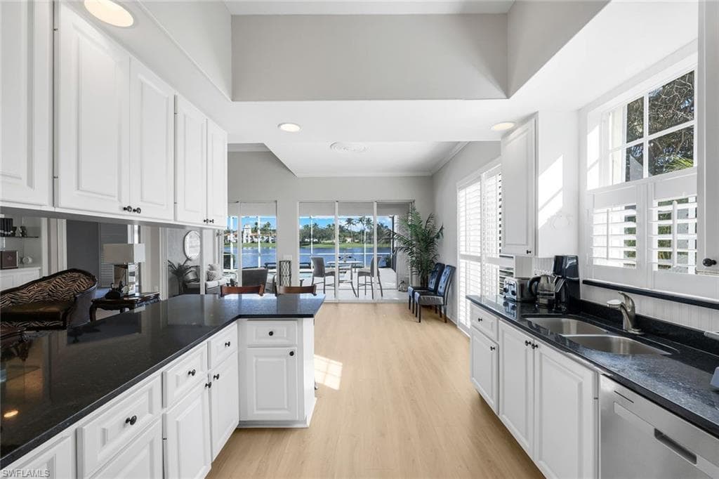 4364 Montalvo Ct, Naples, FL 34109-16