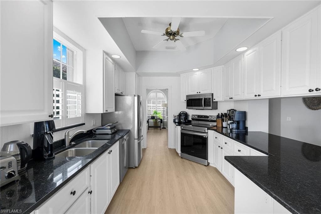 4364 Montalvo Ct, Naples, FL 34109-17