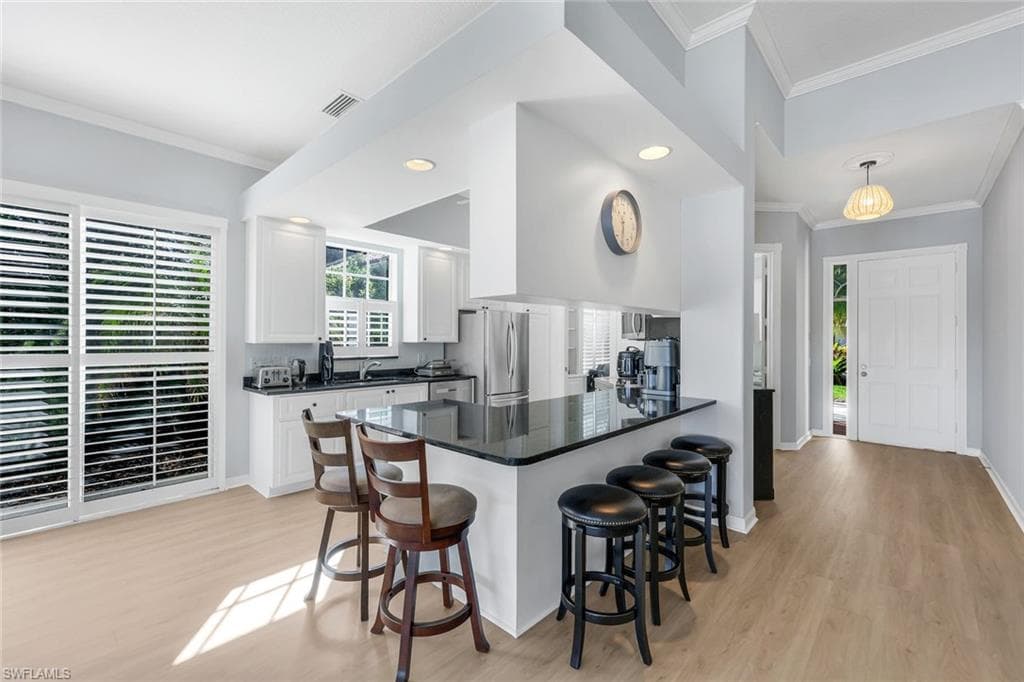 4364 Montalvo Ct, Naples, FL 34109-18