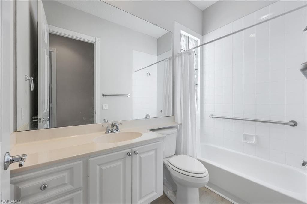 4364 Montalvo Ct, Naples, FL 34109-21