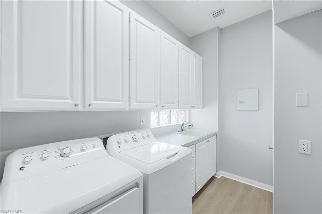 4364 Montalvo Ct, Naples, FL 34109-25