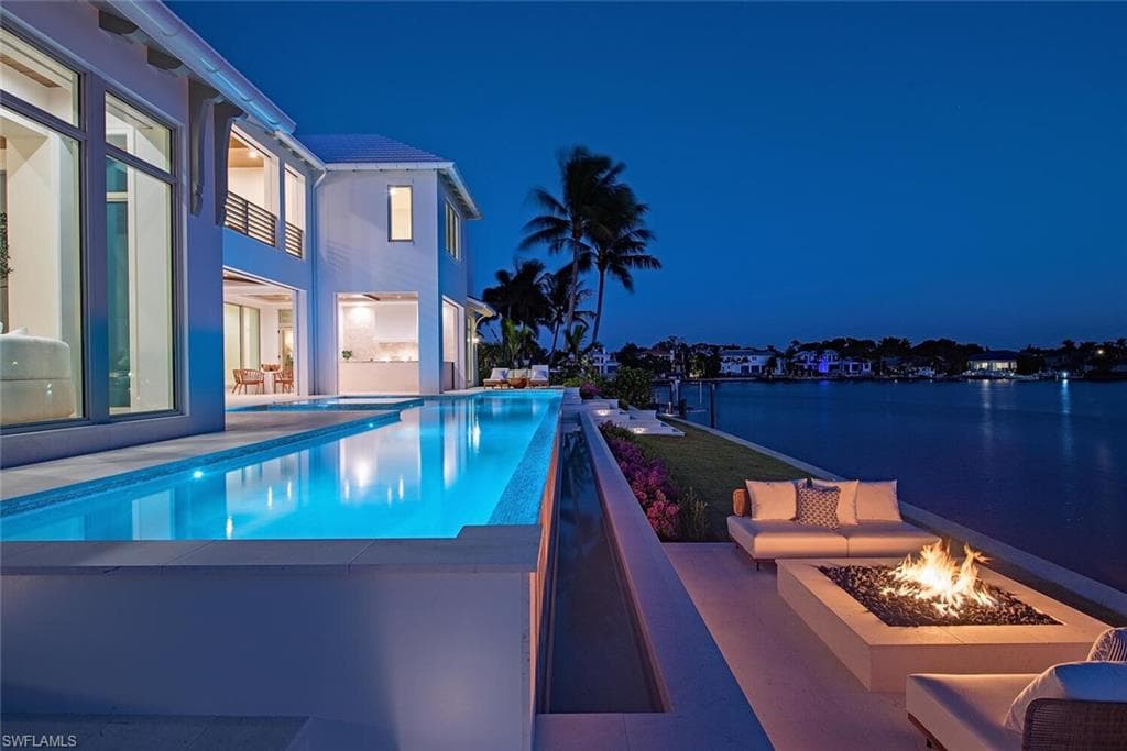 306 Spring Line Dr, Naples, FL 34102-8