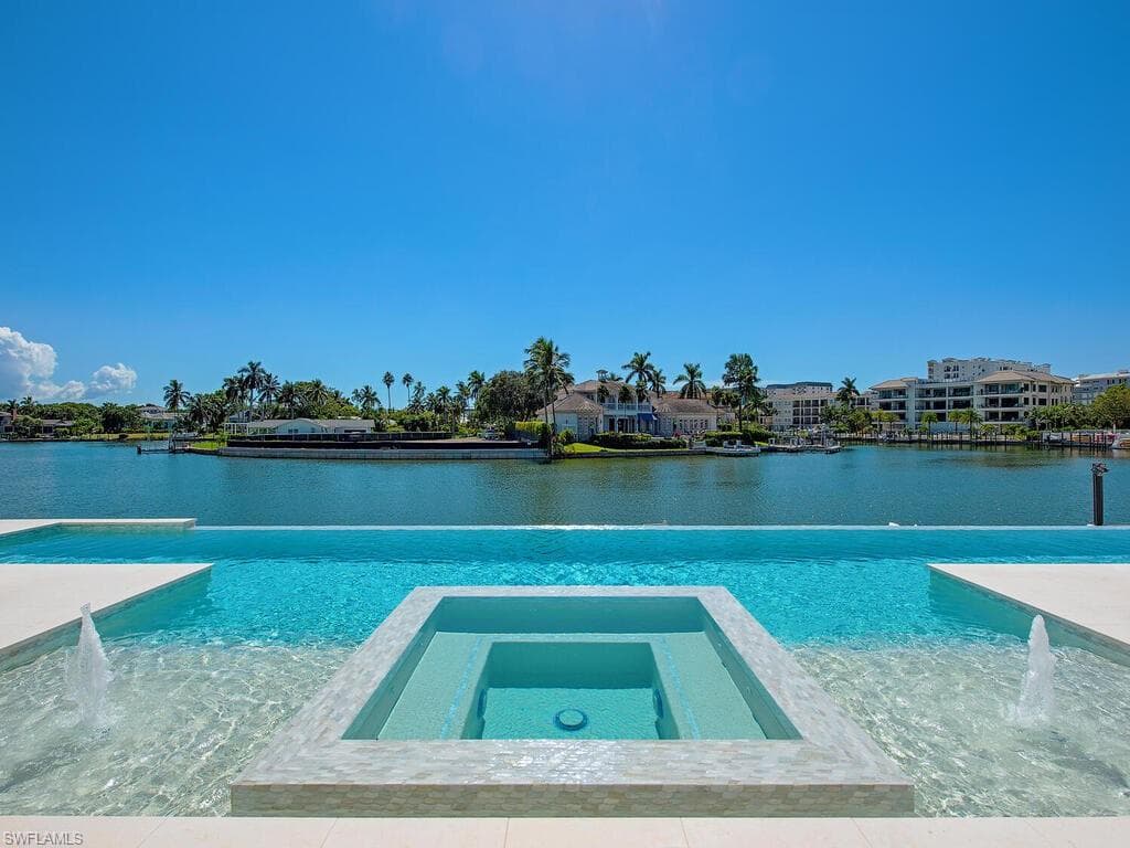 306 Spring Line Dr, Naples, FL 34102-11