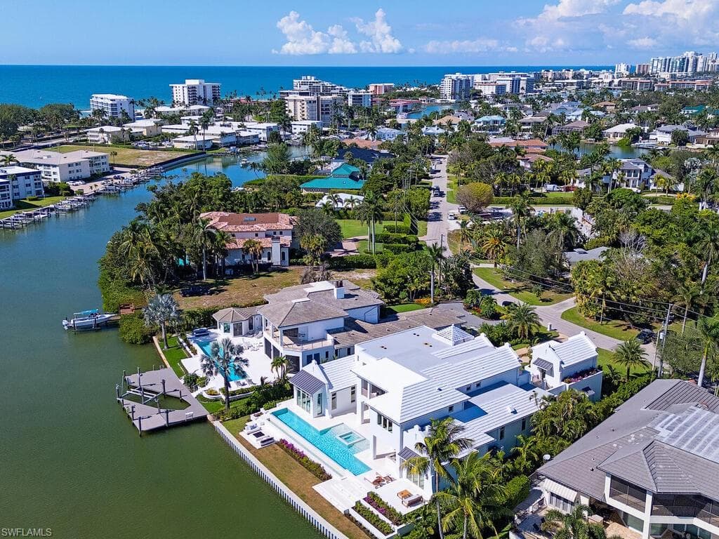 306 Spring Line Dr, Naples, FL 34102-47