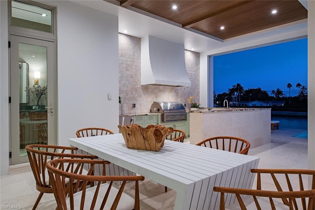 306 Spring Line Dr, Naples, FL 34102-5