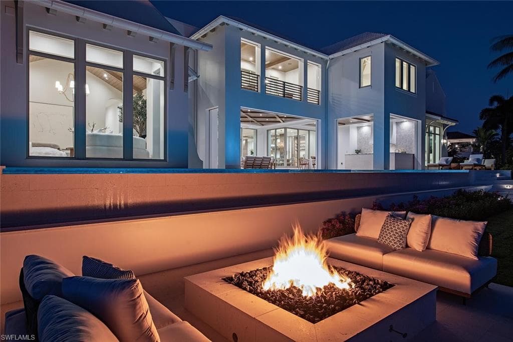 306 Spring Line Dr, Naples, FL 34102-7