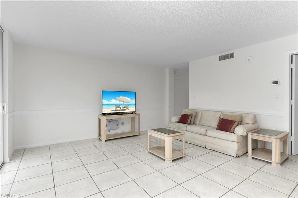 291 Collier Blvd 206, Marco Island, FL 34145-8