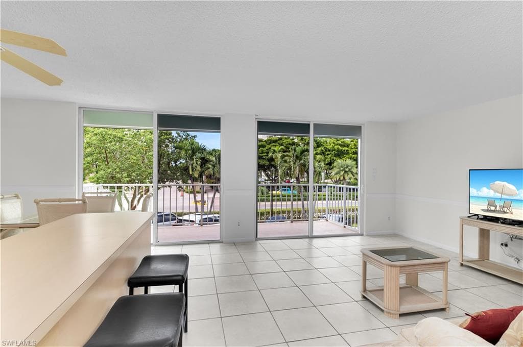 291 Collier Blvd 206, Marco Island, FL 34145-10