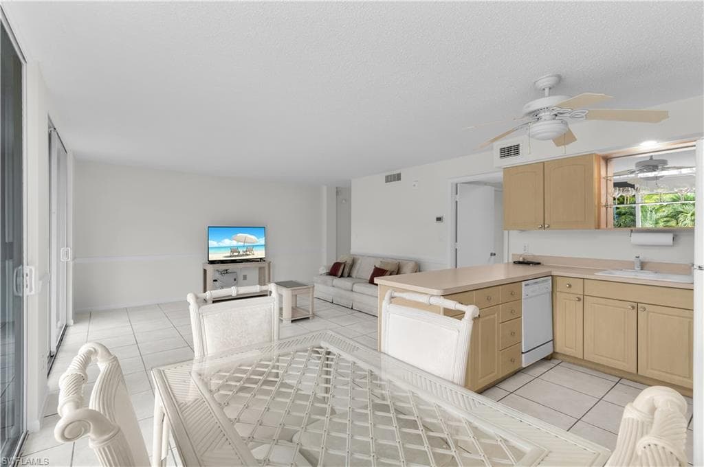 291 Collier Blvd 206, Marco Island, FL 34145-11