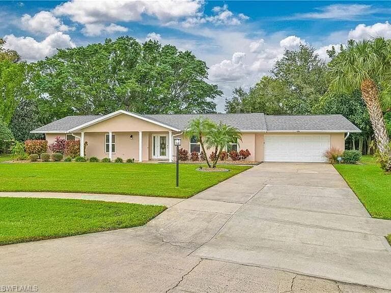 4135 Yarmouth Ct, North Fort Myers, FL 33903-2