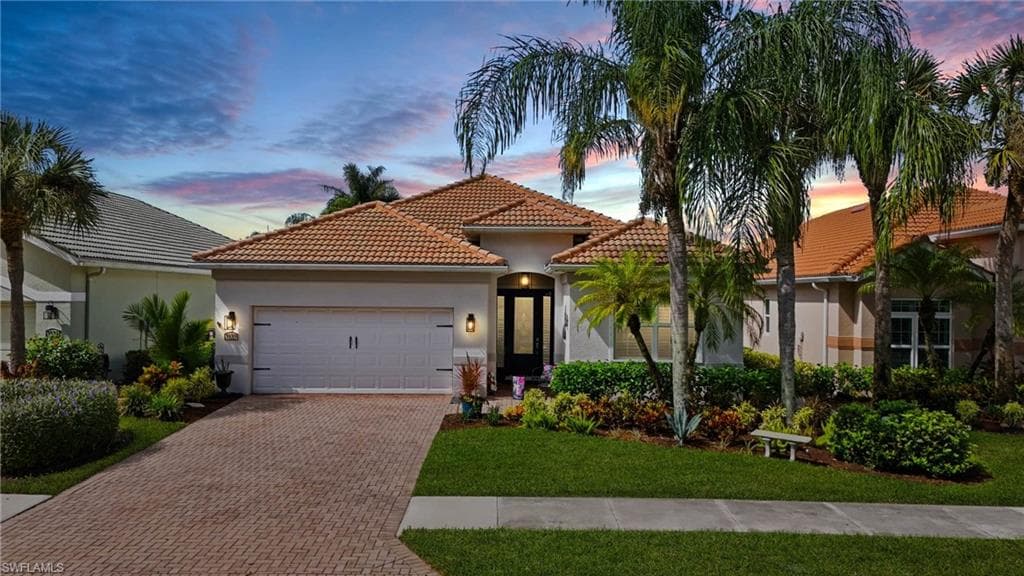 3535 Grand Cypress Dr, Naples, FL 34119-1
