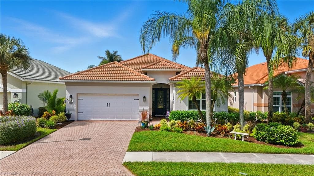 3535 Grand Cypress Dr, Naples, FL 34119-2