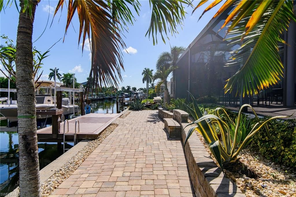 287 Rockhill Ct, Marco Island, FL 34145-40