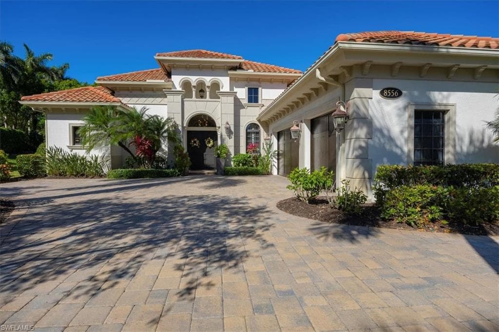 8556 Majorca Ln, Naples, FL 34114-2