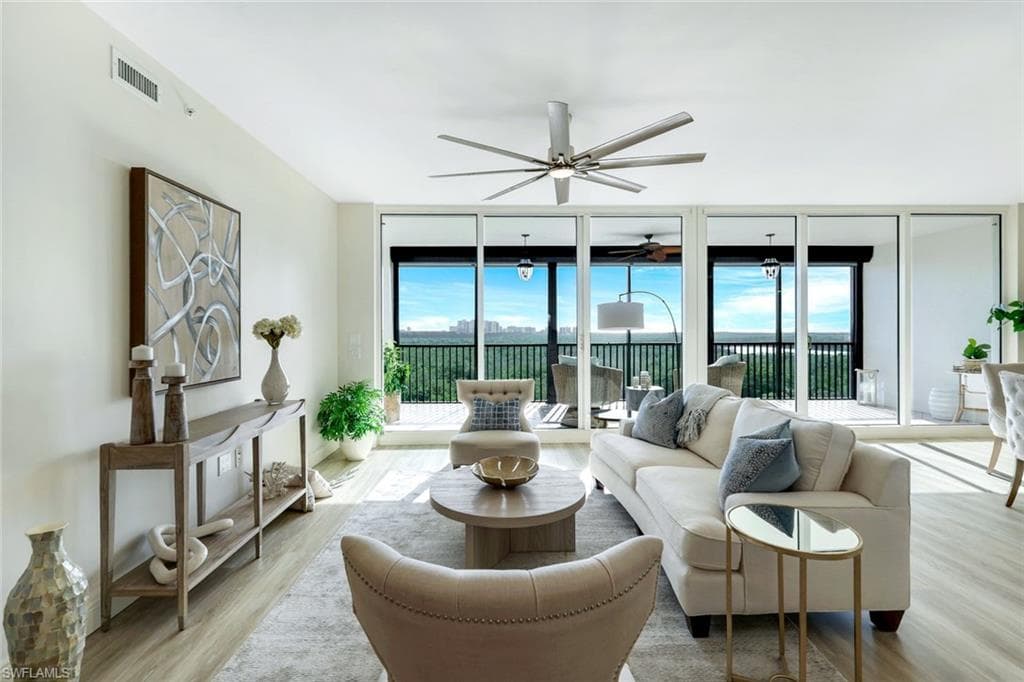 455 Cove Tower Dr 902, Naples, FL 34110-10