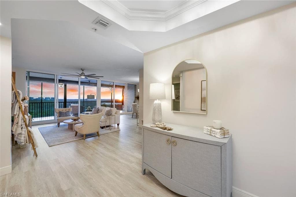 455 Cove Tower Dr 902, Naples, FL 34110-13