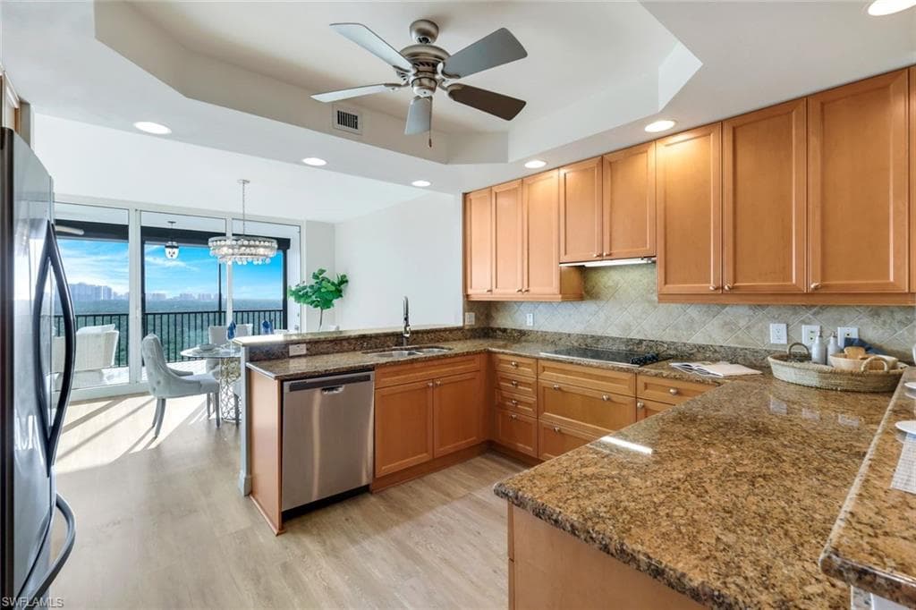 455 Cove Tower Dr 902, Naples, FL 34110-16