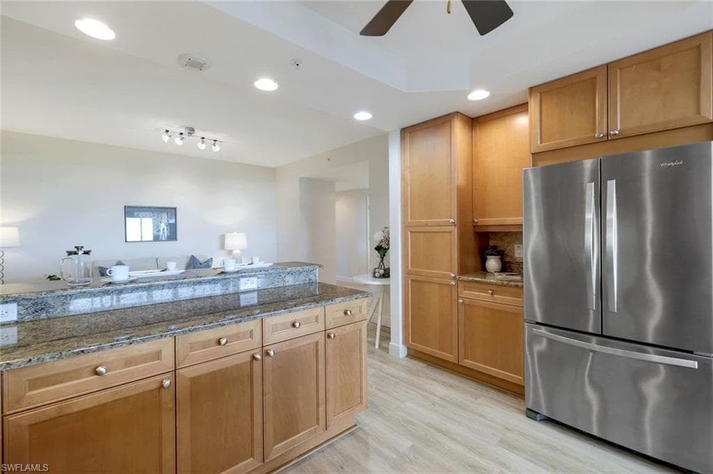 455 Cove Tower Dr 902, Naples, FL 34110-18