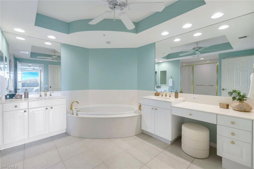 455 Cove Tower Dr 902, Naples, FL 34110-25