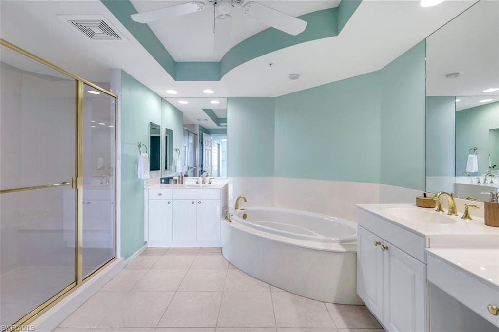 455 Cove Tower Dr 902, Naples, FL 34110-26