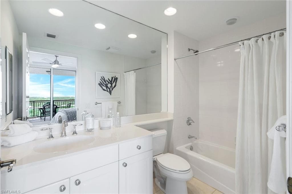 455 Cove Tower Dr 902, Naples, FL 34110-28