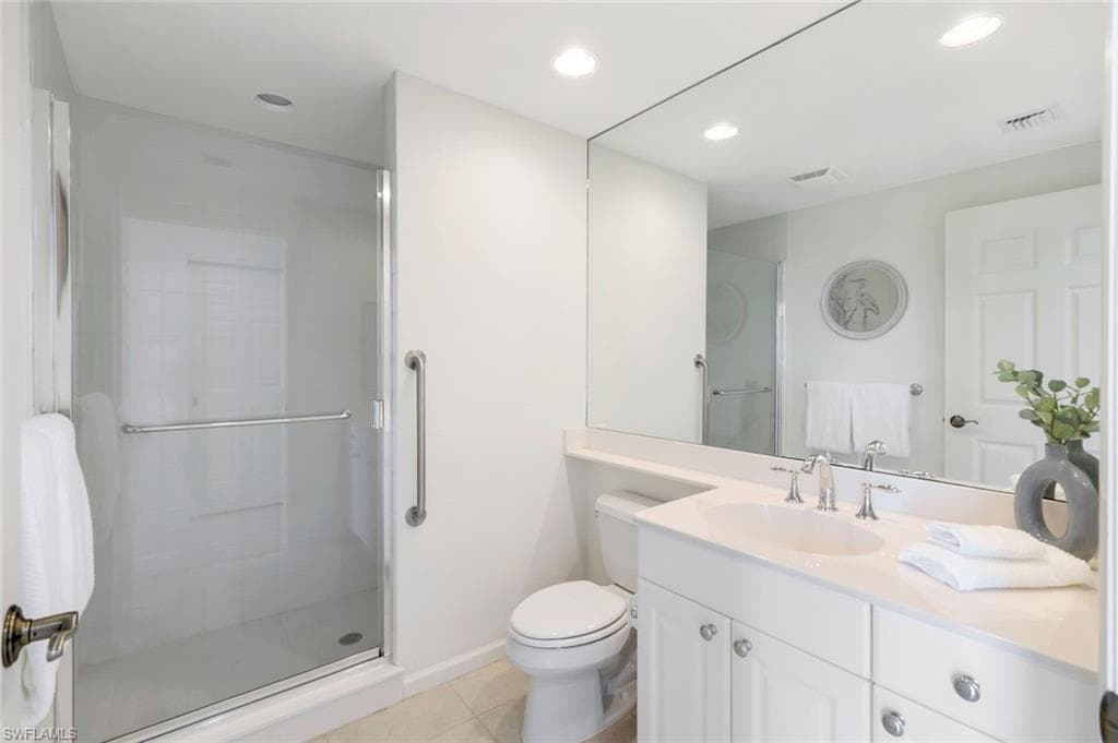 455 Cove Tower Dr 902, Naples, FL 34110-30