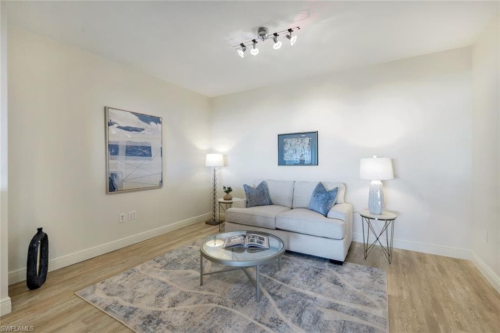 455 Cove Tower Dr 902, Naples, FL 34110-31