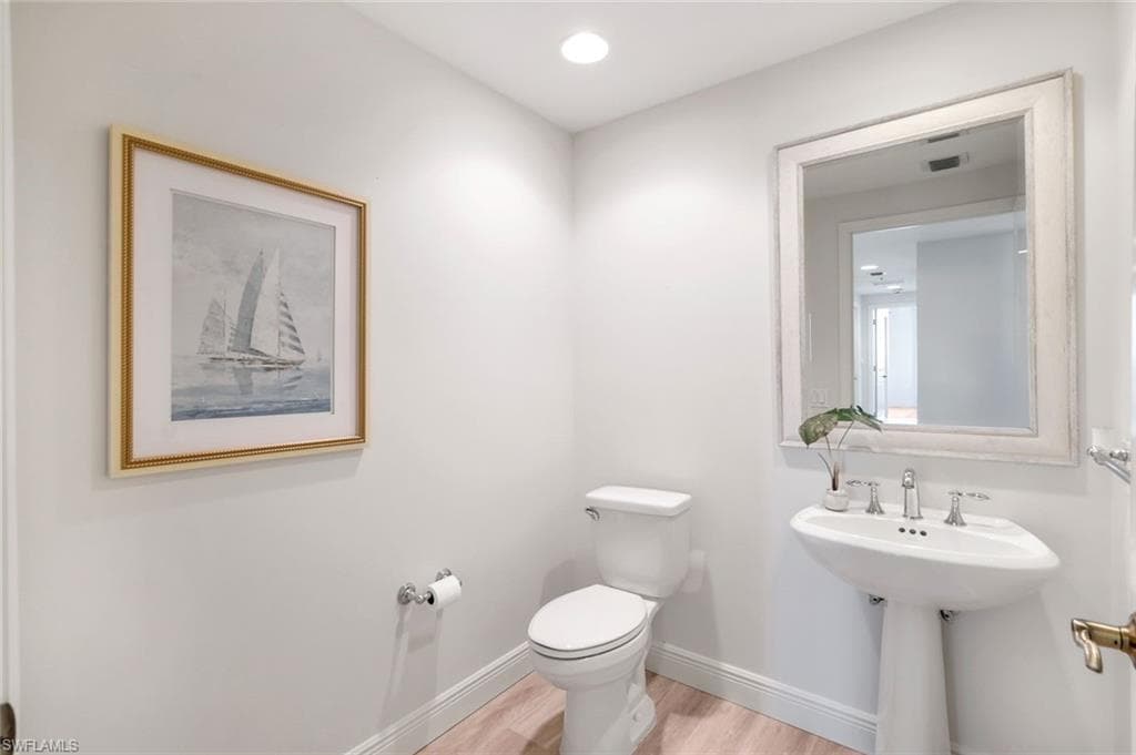 455 Cove Tower Dr 902, Naples, FL 34110-32