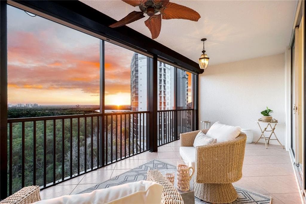 455 Cove Tower Dr 902, Naples, FL 34110-34