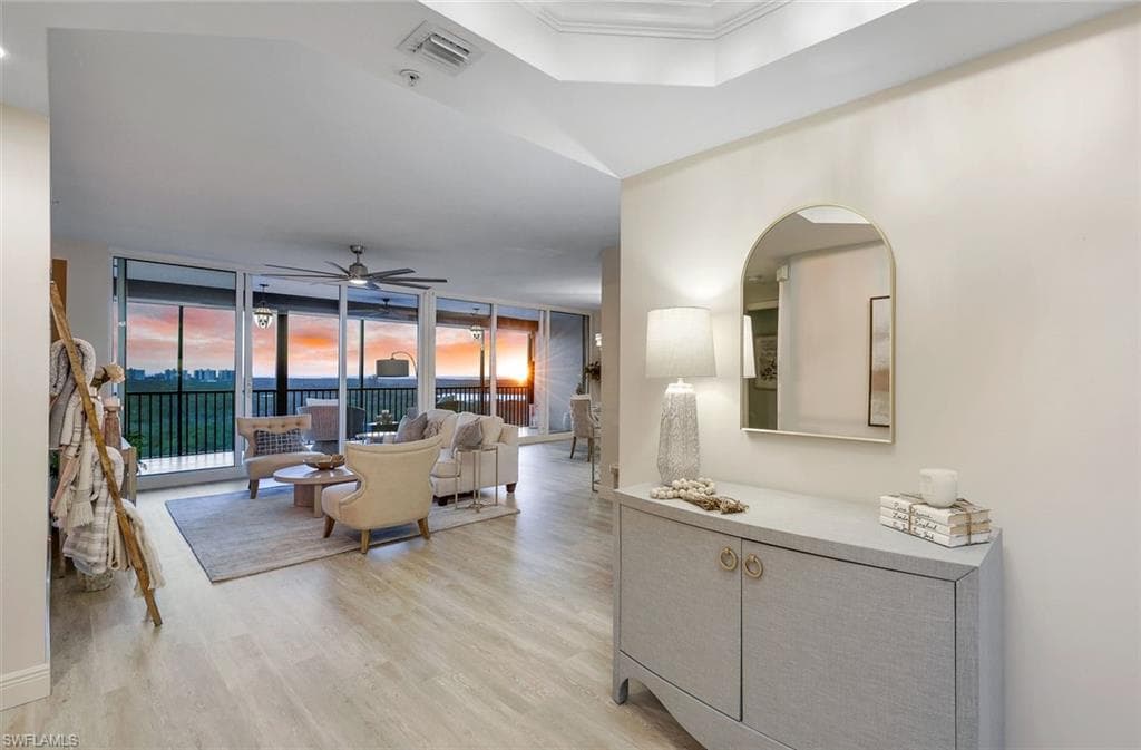 455 Cove Tower Dr 902, Naples, FL 34110-2