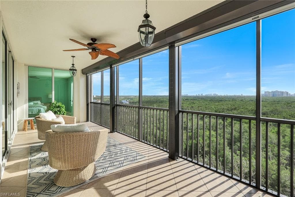 455 Cove Tower Dr 902, Naples, FL 34110-39