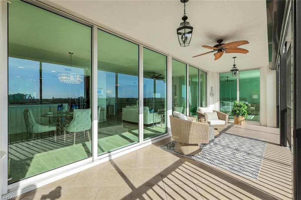 455 Cove Tower Dr 902, Naples, FL 34110-40