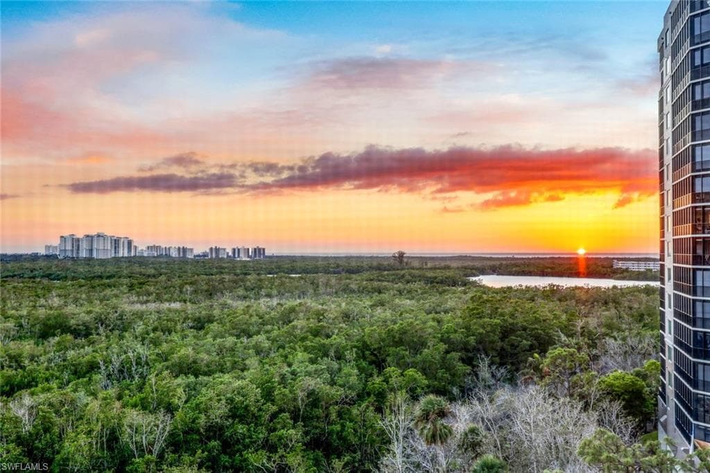 455 Cove Tower Dr 902, Naples, FL 34110-3