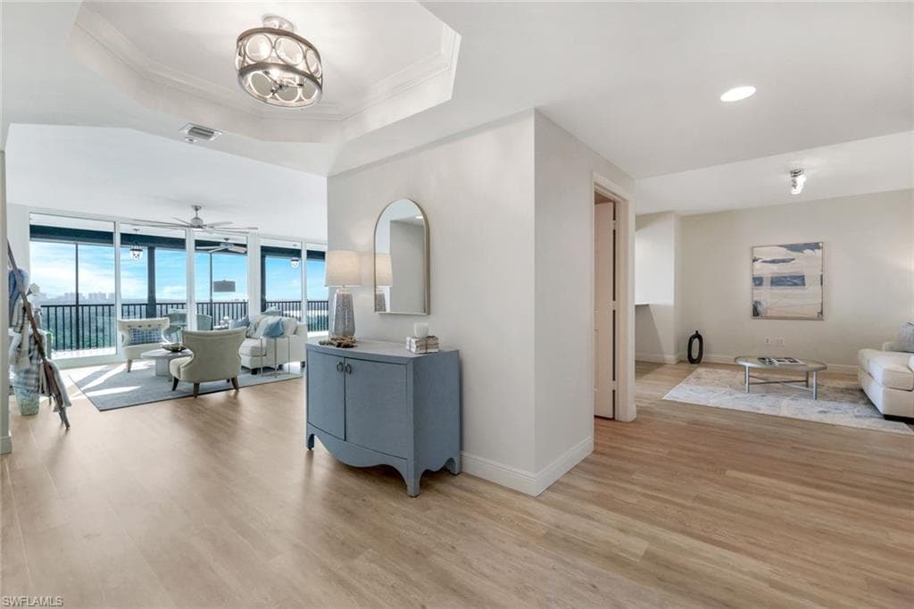 455 Cove Tower Dr 902, Naples, FL 34110-6