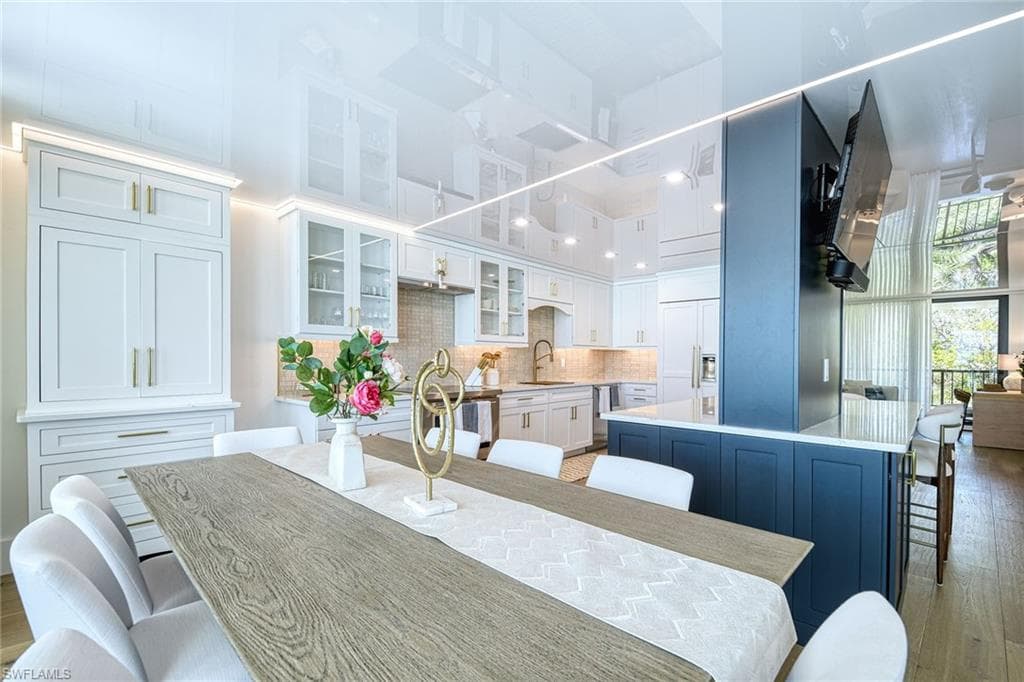 2389 Gulf Shore Blvd N 302, Naples, FL 34103-9