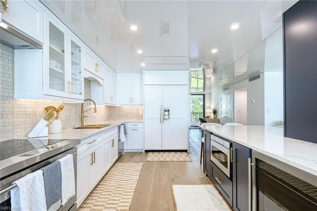 2389 Gulf Shore Blvd N 302, Naples, FL 34103-11