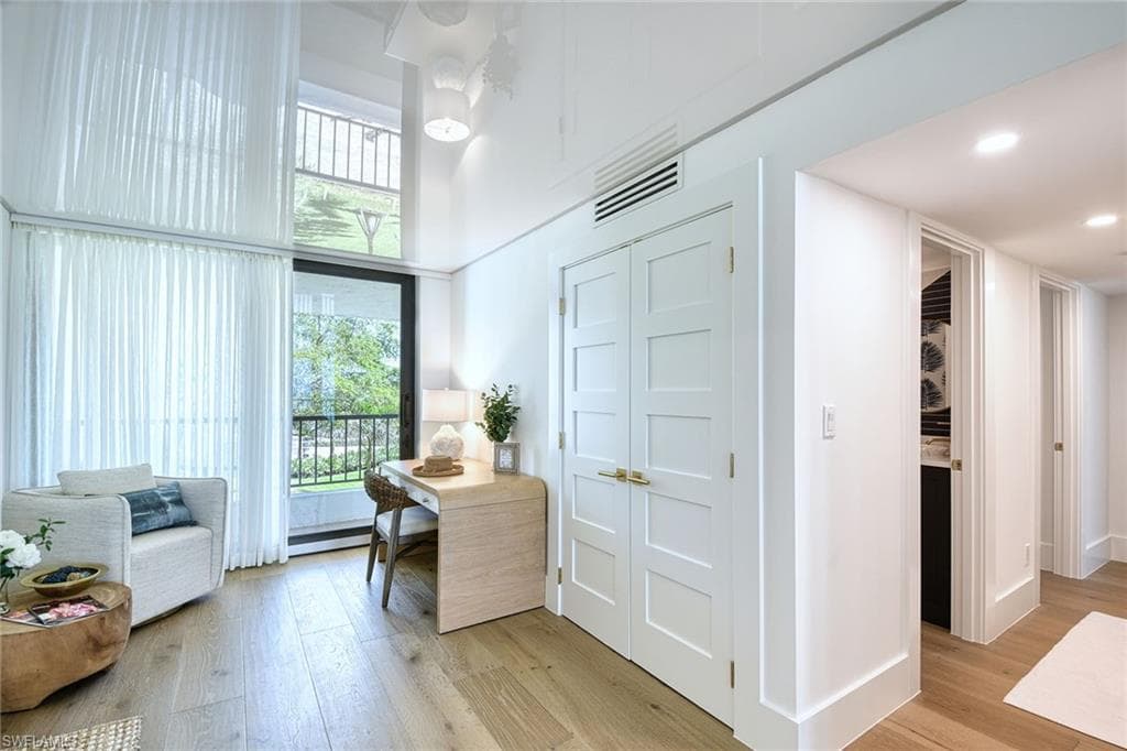 2389 Gulf Shore Blvd N 302, Naples, FL 34103-13