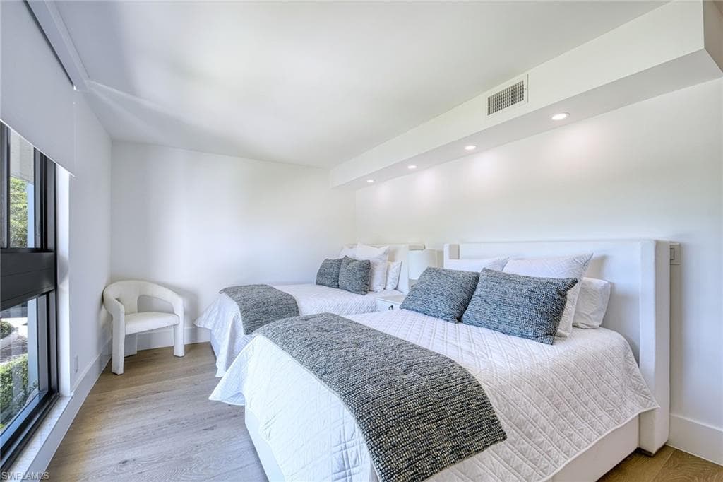 2389 Gulf Shore Blvd N 302, Naples, FL 34103-15