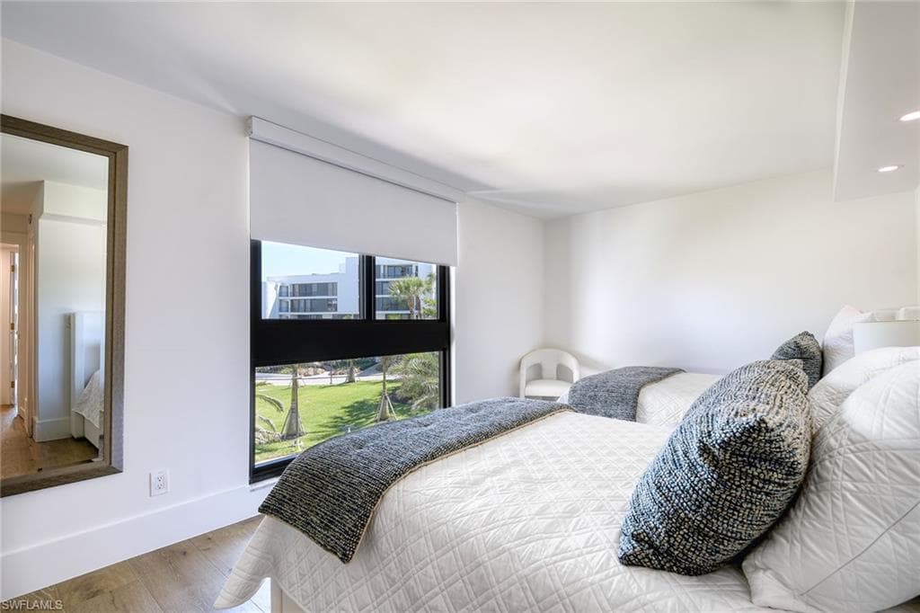 2389 Gulf Shore Blvd N 302, Naples, FL 34103-17