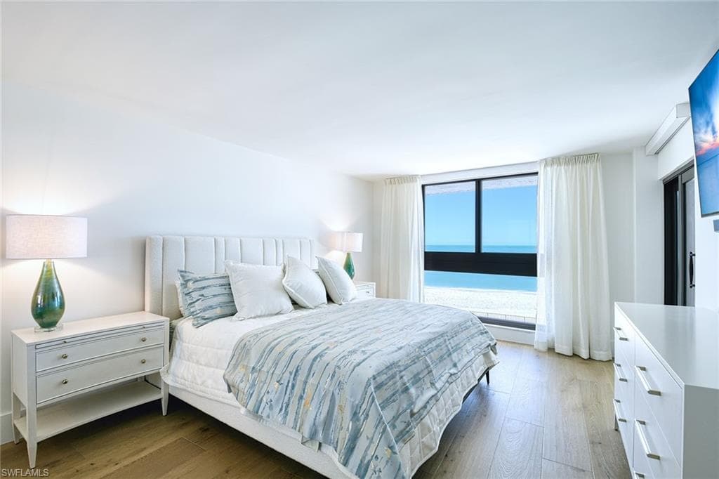 2389 Gulf Shore Blvd N 302, Naples, FL 34103-18