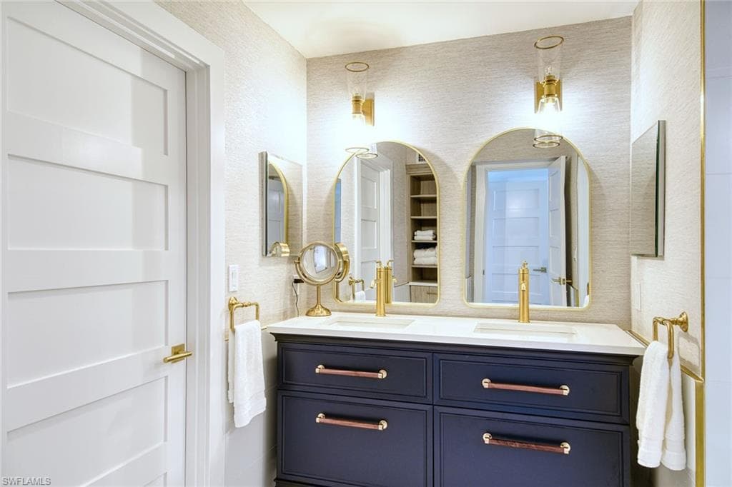 2389 Gulf Shore Blvd N 302, Naples, FL 34103-20