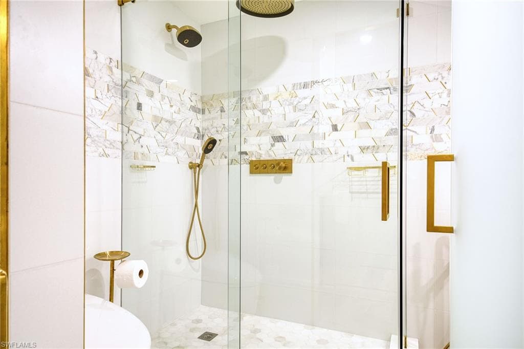 2389 Gulf Shore Blvd N 302, Naples, FL 34103-21