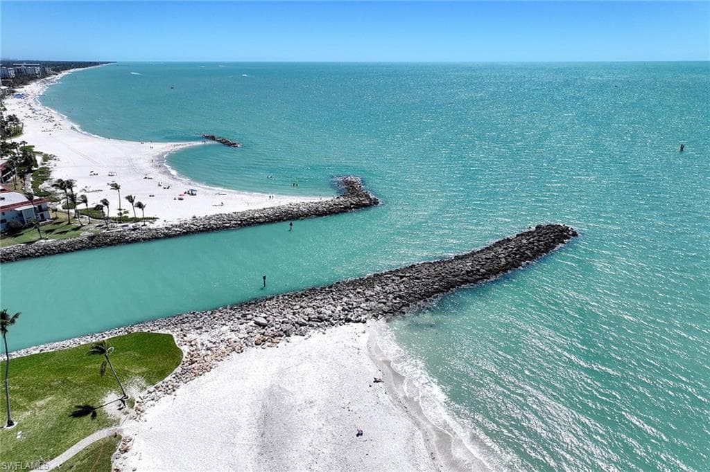 2389 Gulf Shore Blvd N 302, Naples, FL 34103-36