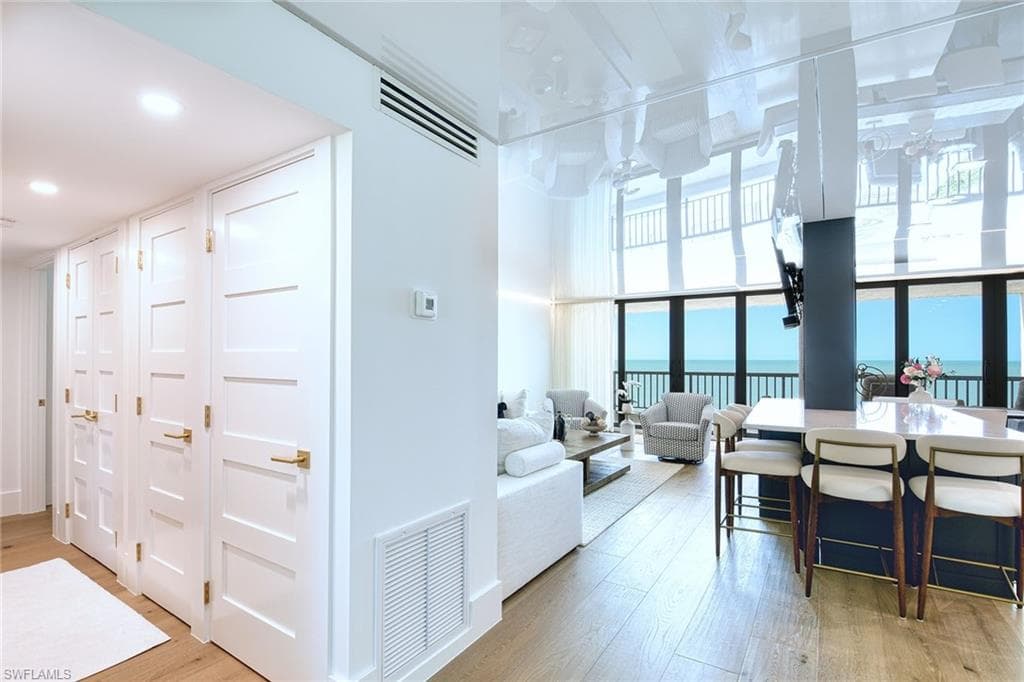 2389 Gulf Shore Blvd N 302, Naples, FL 34103-7