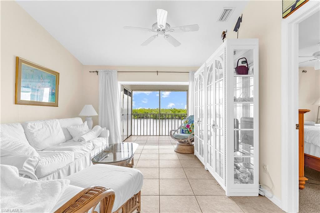 1295 Mainsail Dr 912, Naples, FL 34114-9